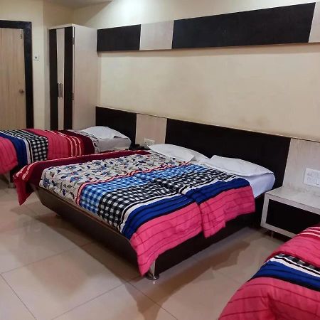 Sharan Hotel Ширди Екстериор снимка