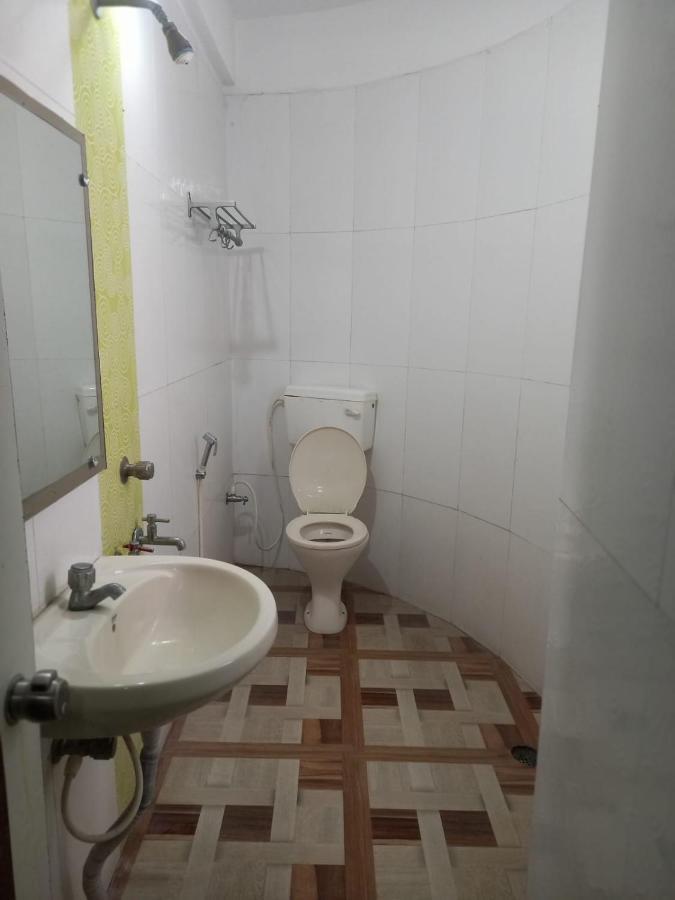 Sharan Hotel Ширди Екстериор снимка